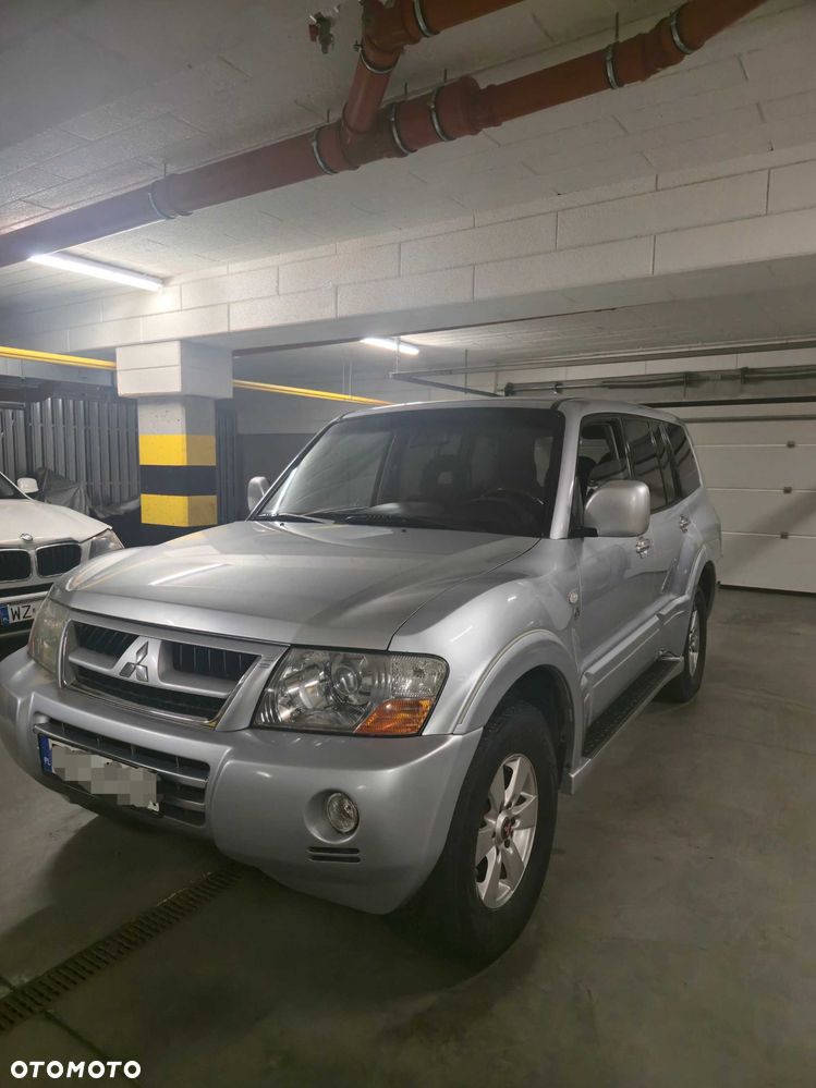 Mitsubishi Pajero - 2