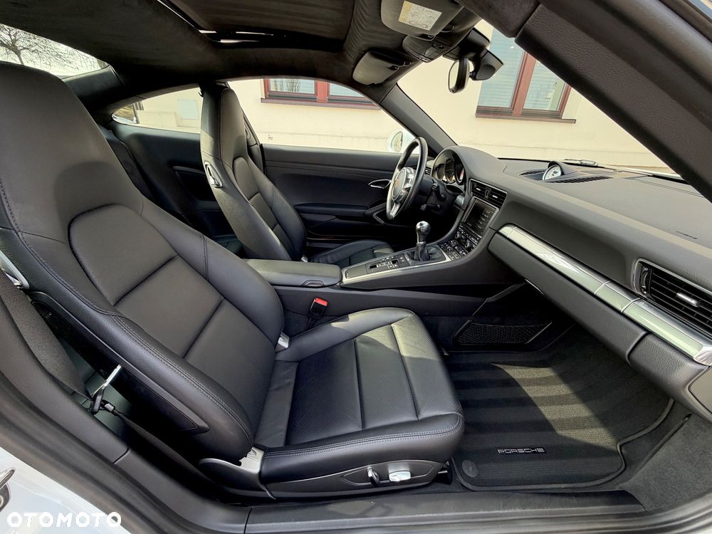 Porsche 911 Carrera - 19
