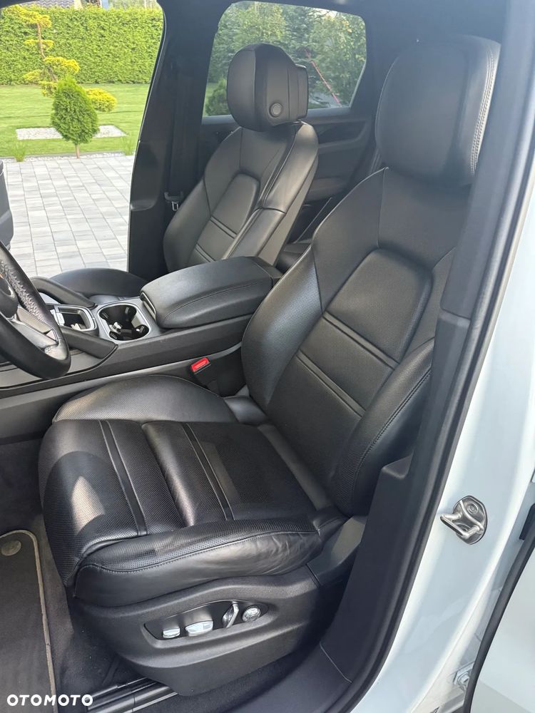 Porsche Cayenne Tiptronic S - 12
