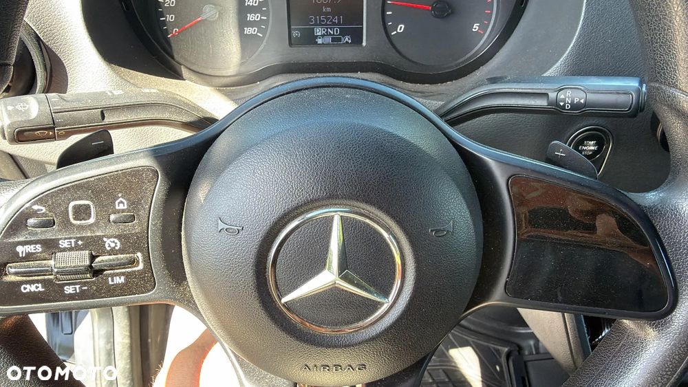Mercedes-Benz Sprinter - 32