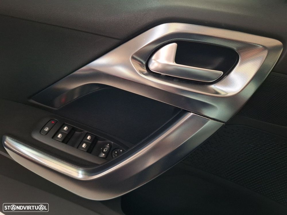 Peugeot 2008 1.2 PureTech Allure EAT6 - 18