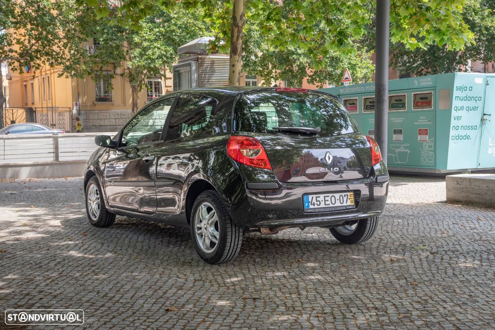 Renault Clio - 17