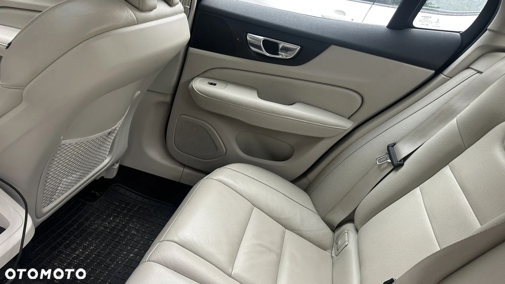 Volvo S60 T6 AWD Momentum Pro - 15
