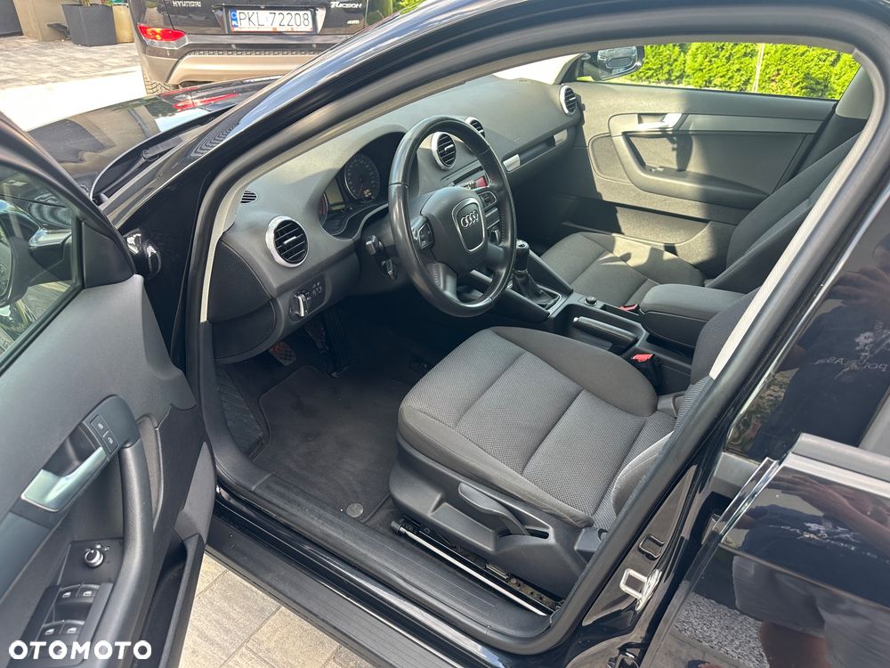 Audi A3 Sportback 1.6 TDI DPF Ambiente - 5