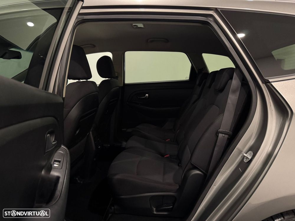 Kia Carens 1.7 CRDi ISG TX - 25