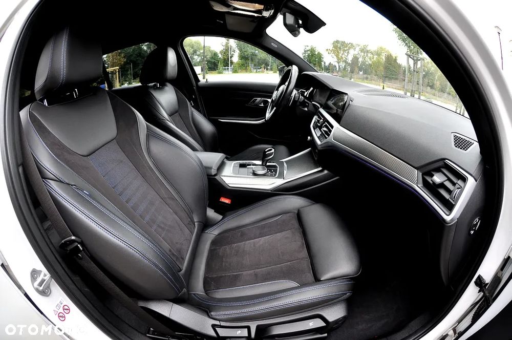 BMW Seria 3 330e Touring M Sport - 19