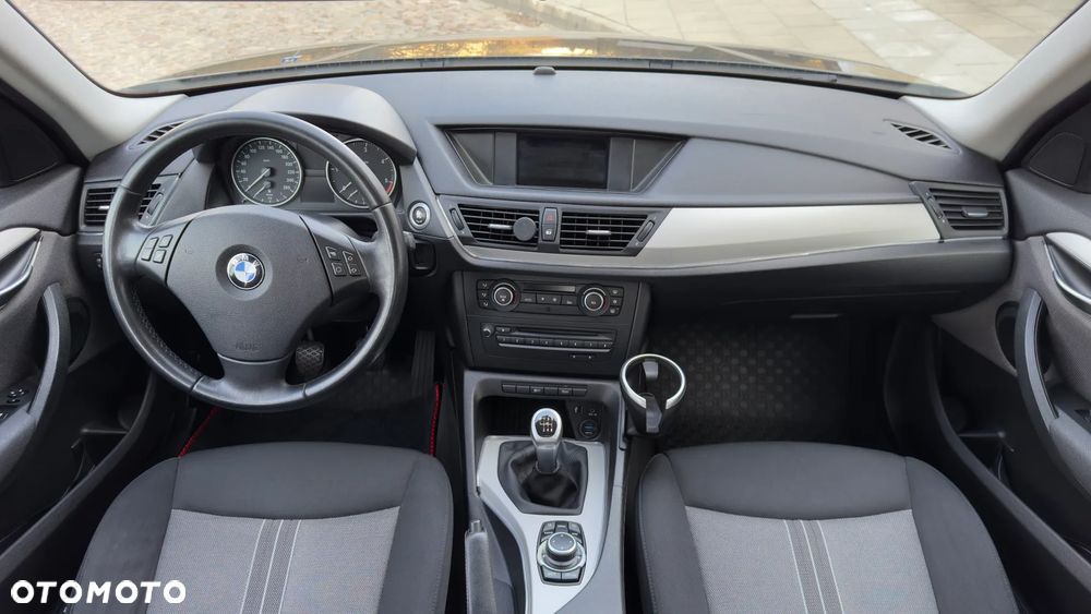 BMW X1 sDrive18d xLine - 17