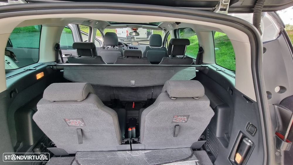Peugeot 5008 1.6 HDi 7L Allure J17 - 19