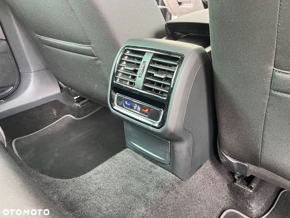 Volkswagen Passat - 30