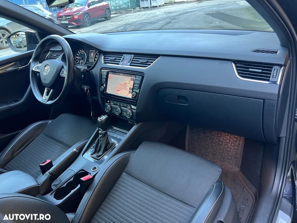 Skoda Octavia 2.0 TDI DSG RS - 30