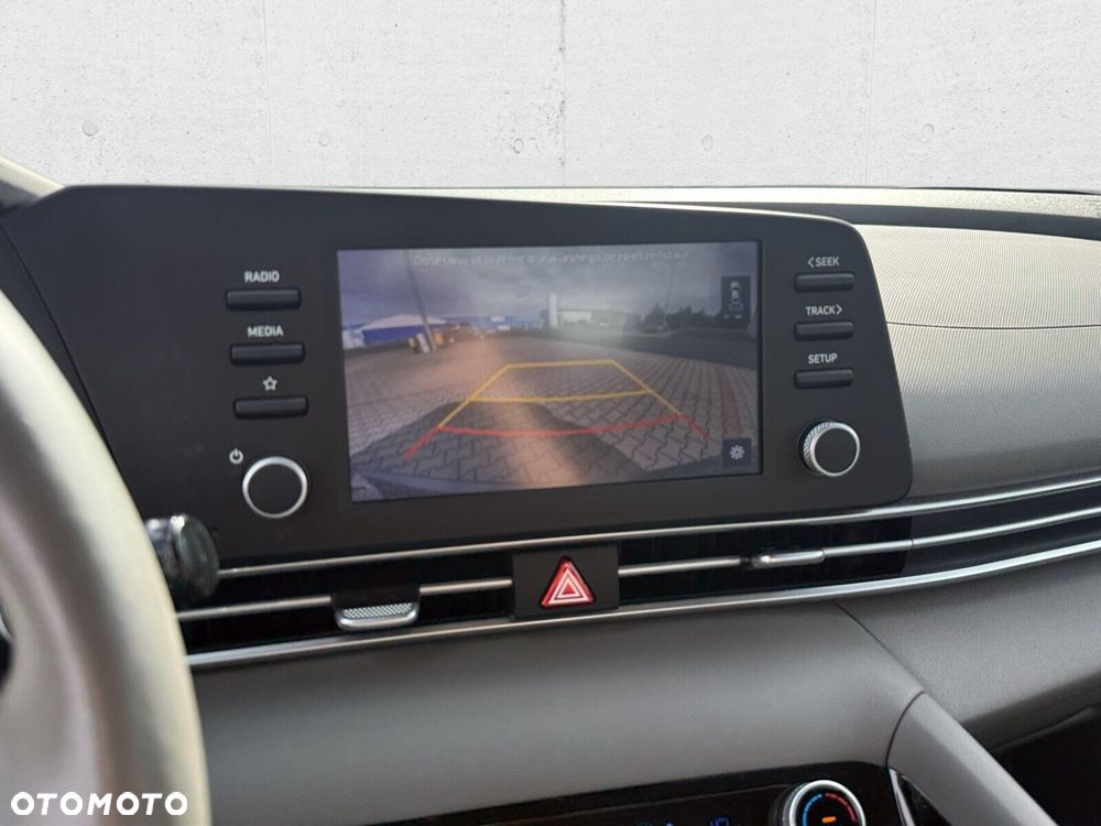 Hyundai Elantra 1.6 Smart CVT - 21