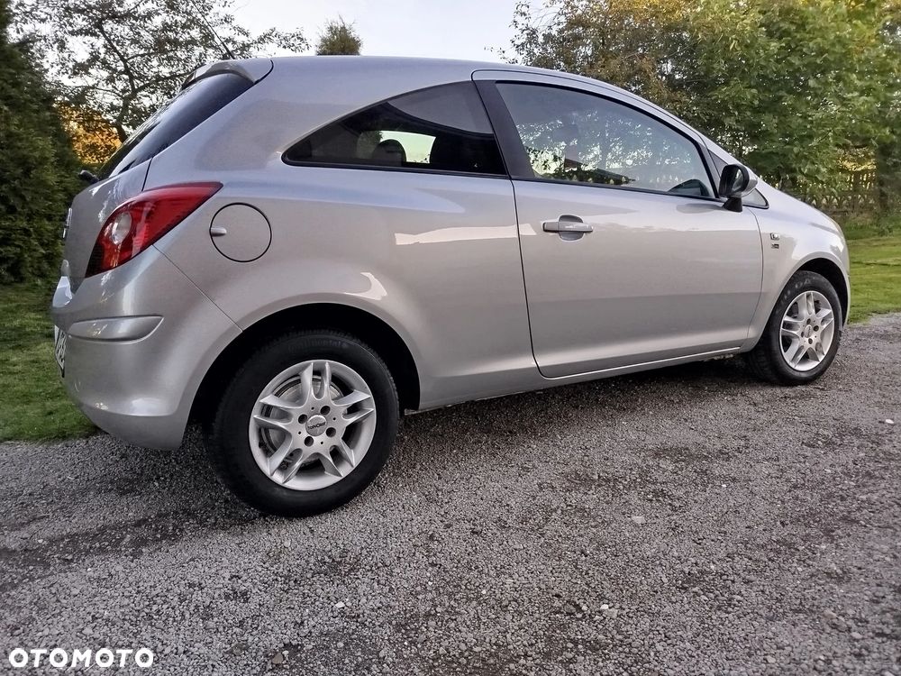 Opel Corsa 1.4 16V 150 Jahre - 7