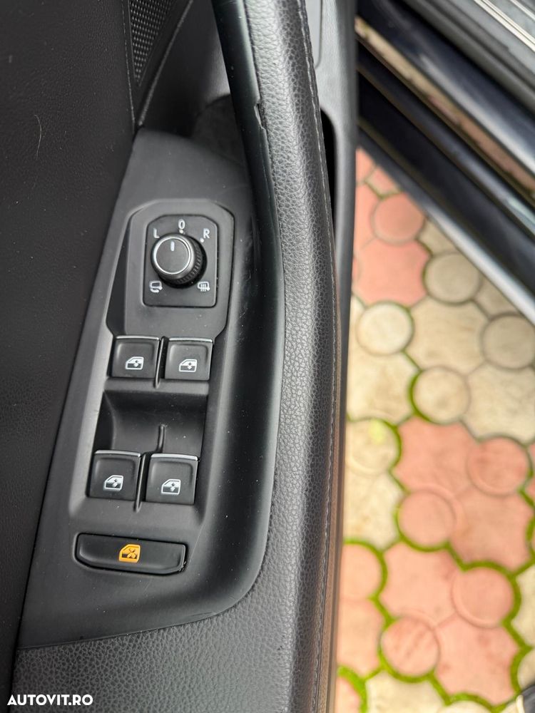 Volkswagen Passat Variant 2.0 TDI DSG Highline - 18