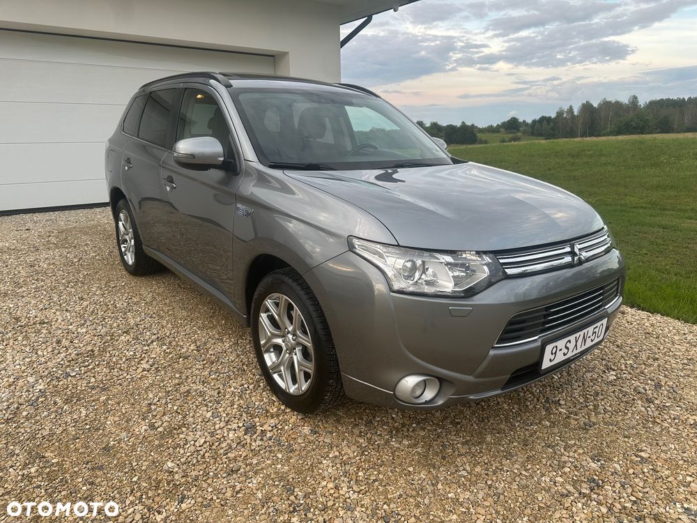 Mitsubishi Outlander Instyle NAVI + - 9