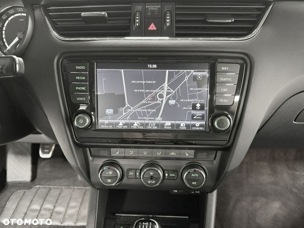 Skoda Octavia 2.0 TDI RS - 35