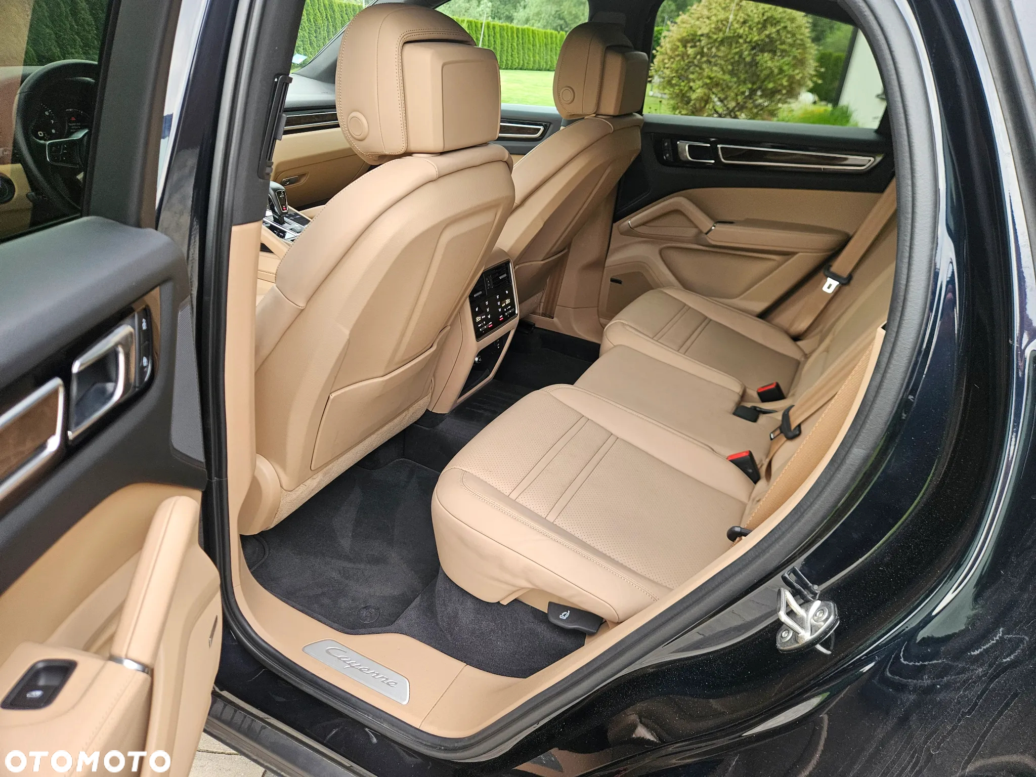 Porsche Cayenne Coupe Platinum Edition - 11