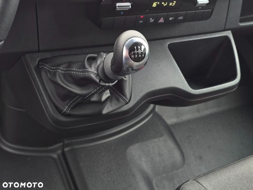 Mercedes-Benz Sprinter - 22
