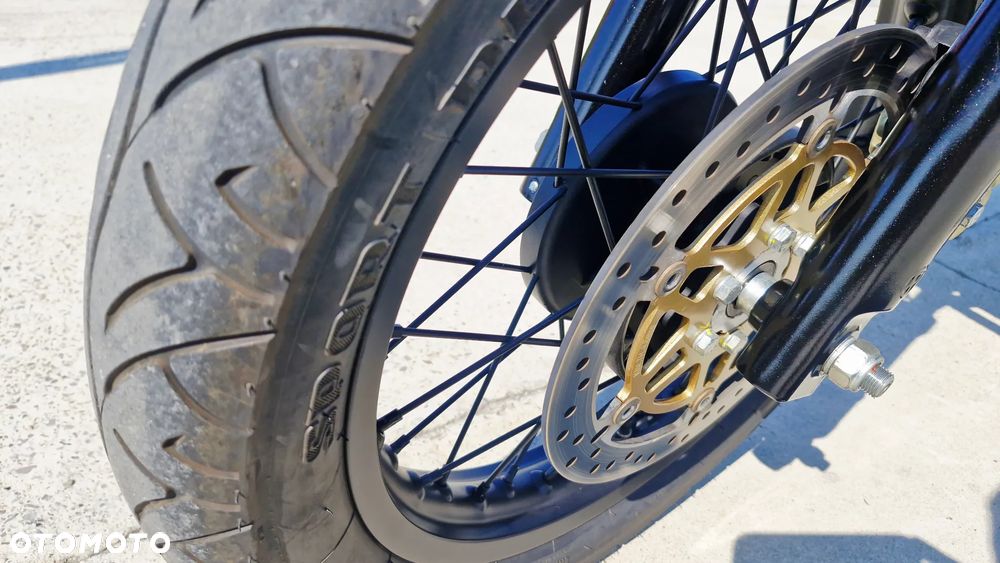 Royal Enfield Continental - 27