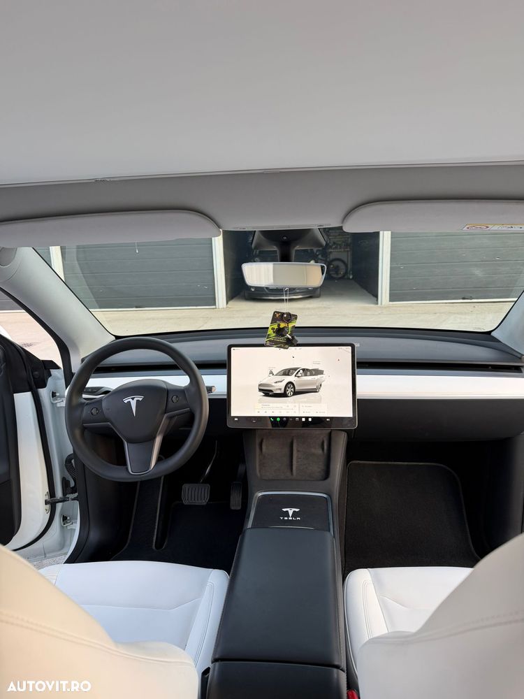 Tesla Model Y AWD Performance - 15