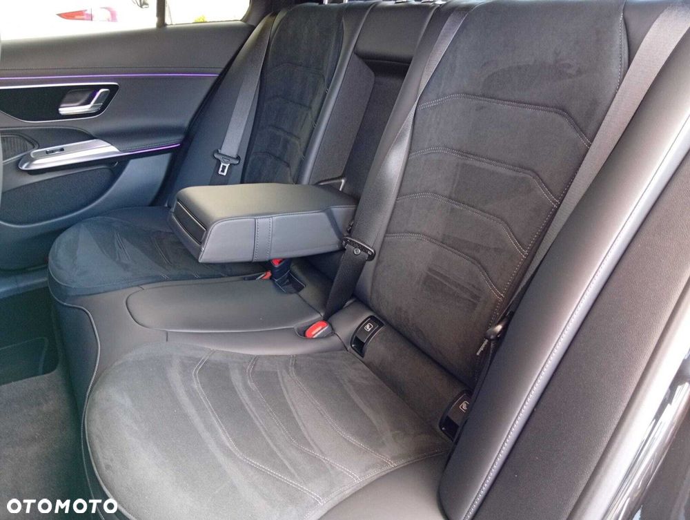 Mercedes-Benz Klasa E 220 d mHEV 4-Matic AMG 9G-Tronic - 29