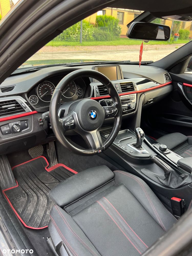 BMW Seria 3 330i Sport - 11