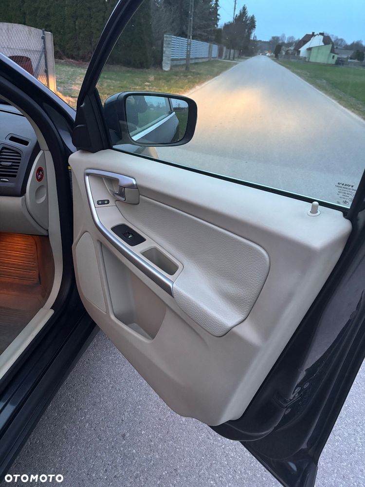 Volvo XC 60 2.4D AWD Kinetic - 24