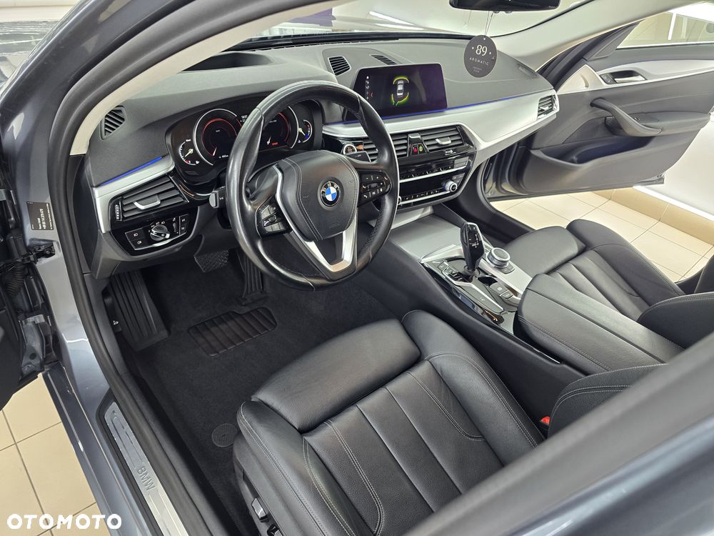 BMW Seria 5 520d xDrive MHEV - 2