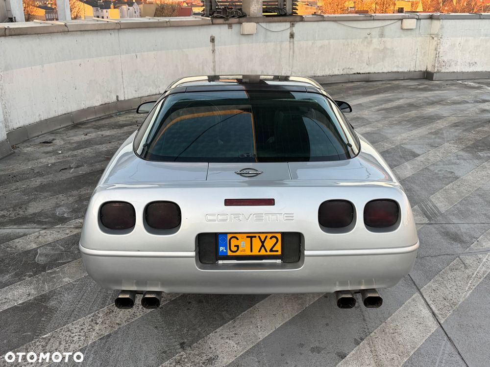 Chevrolet Corvette - 14