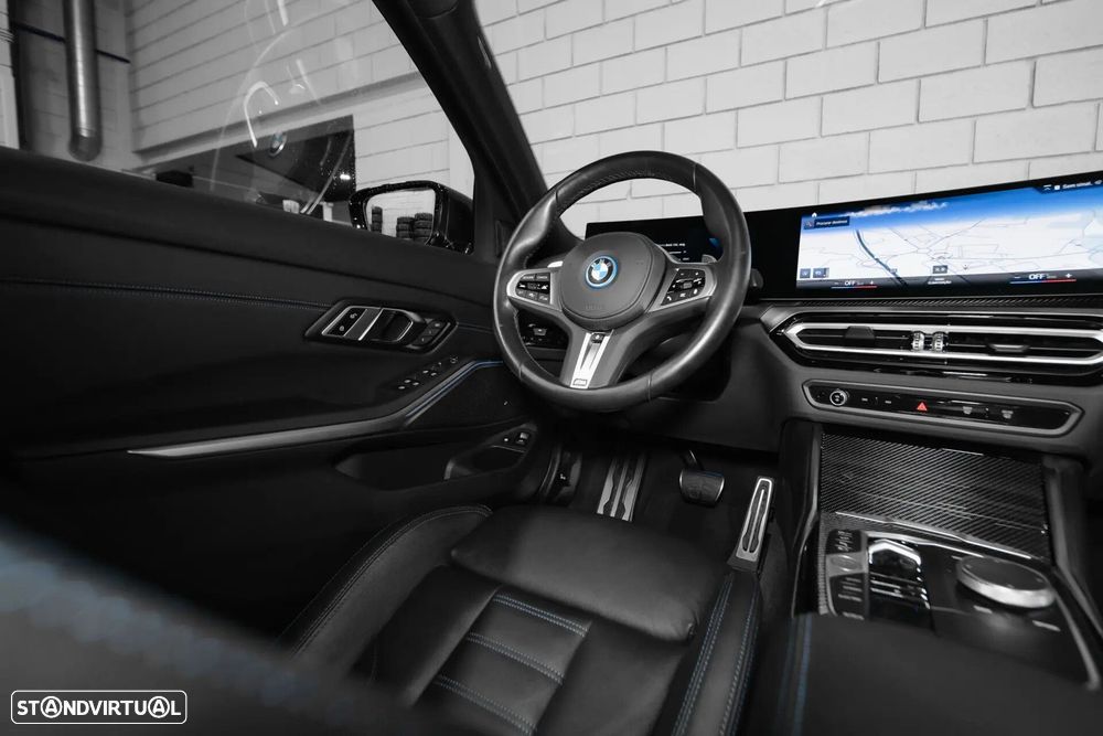 BMW 330 e Pack Desportivo M Auto - 37