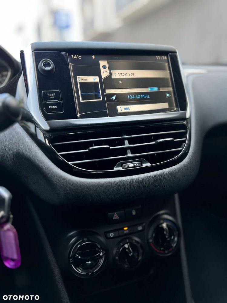 Peugeot 208 - 18