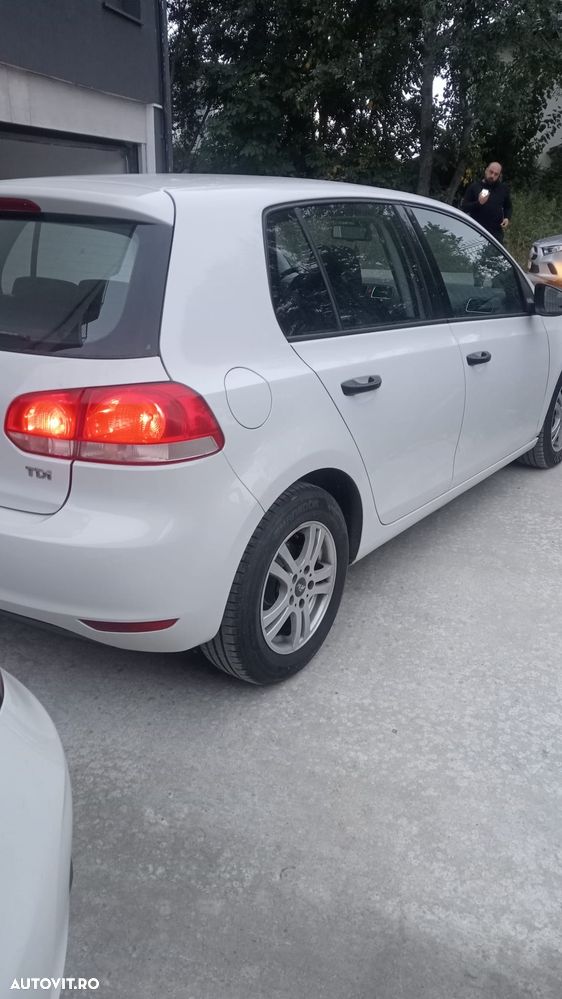 Volkswagen Golf - 6