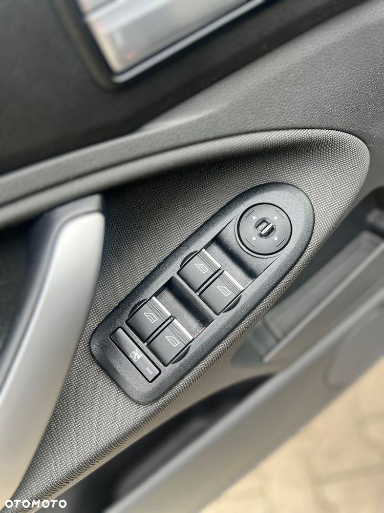 Ford Kuga 2.0 TDCi 2x4 Champions Edition - 16