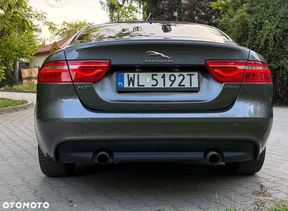 Jaguar XE 2.0 T R-Sport - 6