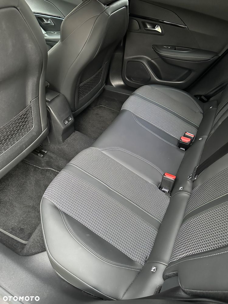 Peugeot 2008 PureTech 130 EAT8 GT - 10