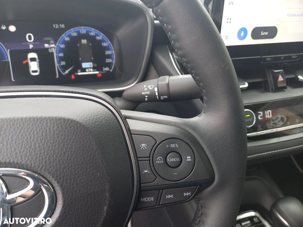 Toyota Corolla 1.8 HSD Business - 18