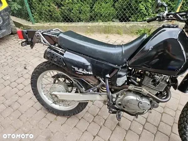 Suzuki DR - 8