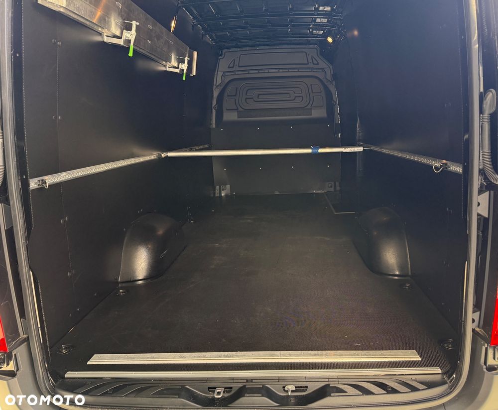 Mercedes-Benz Sprinter - 20