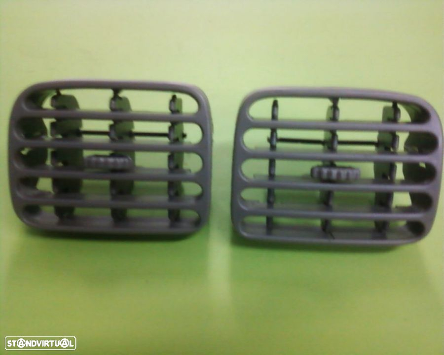 Par grelhas Arejadores saida de ar centro tablier Renault Clio 1998-2001(NOVAS) Valor do Par - 2
