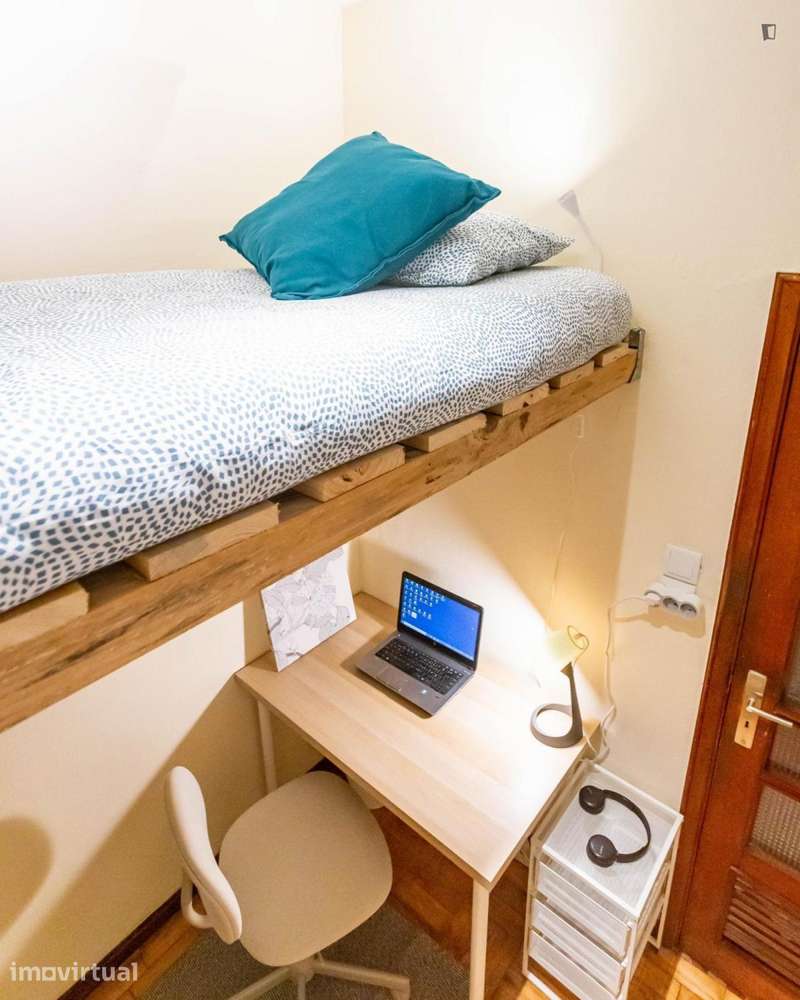 Quarto - localizado em Santo Ildefonso Porto - Grande imagem: 3/11