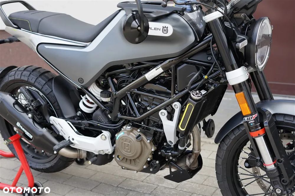 Husqvarna Svartpilen - 11