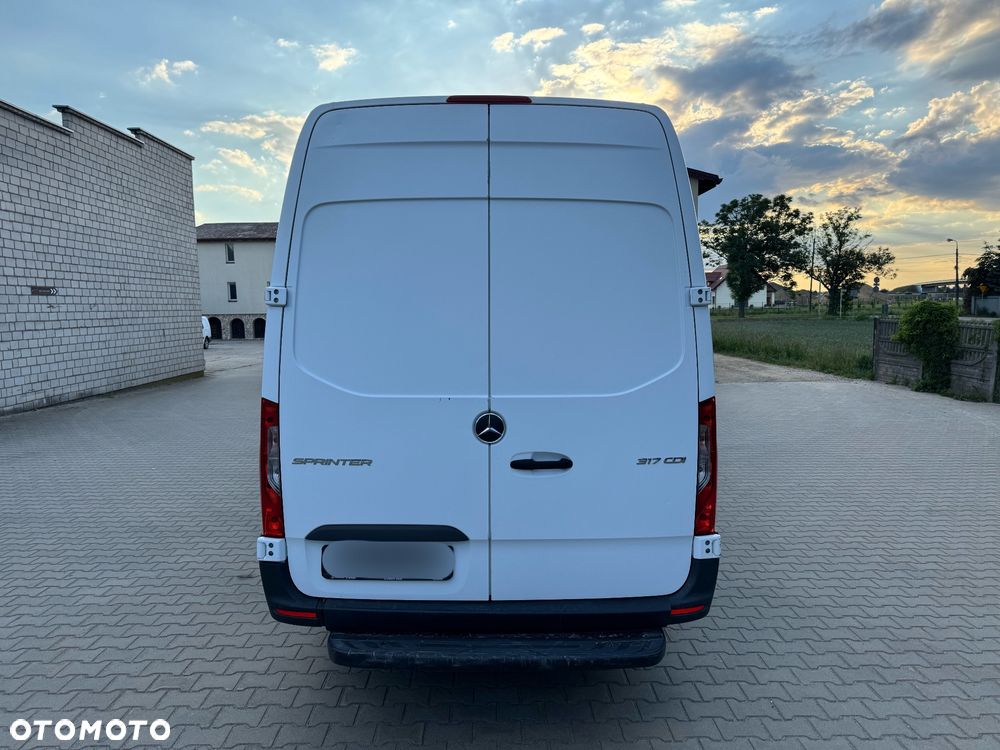 Mercedes-Benz Sprinter - 5