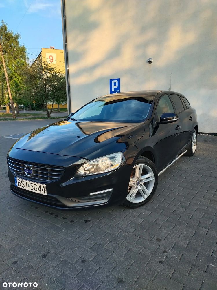 Volvo V60 D4 R-Design Momentum - 1