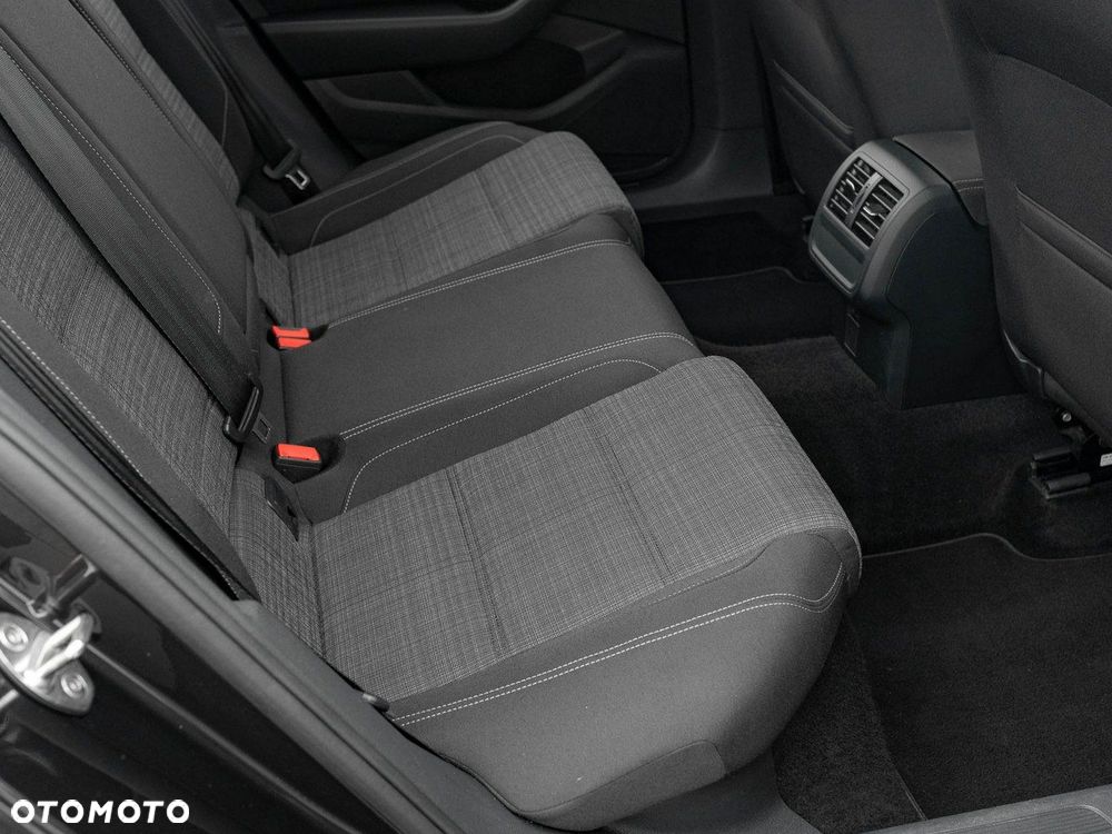 Volkswagen Passat - 27