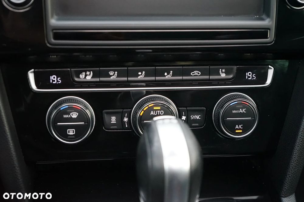 Volkswagen Passat Variant 2.0 TDI Bi-Turbo BMT 4Mot Highline DSG - 22
