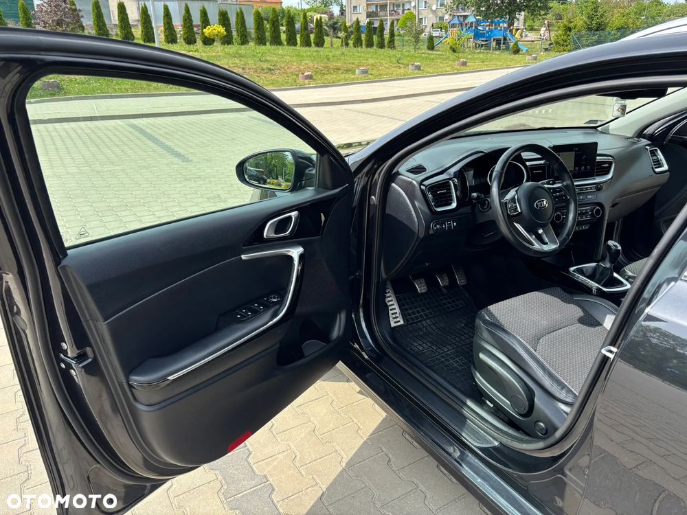Kia Ceed 1.4 T-GDI L Business Line - 26