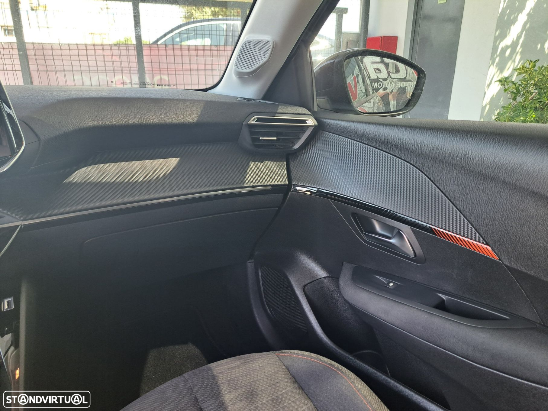 Peugeot 208 - 23