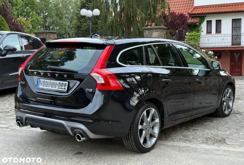 Volvo V60 D2 R-Design - 4