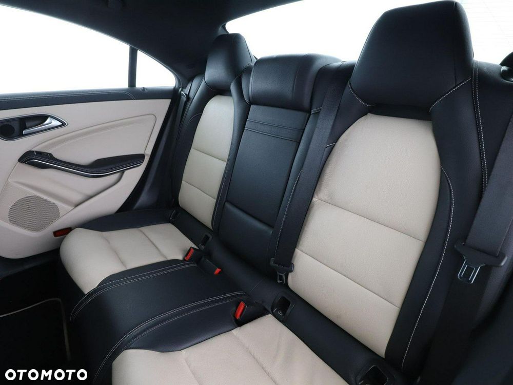 Mercedes-Benz CLA 180 7G-DCT - 18