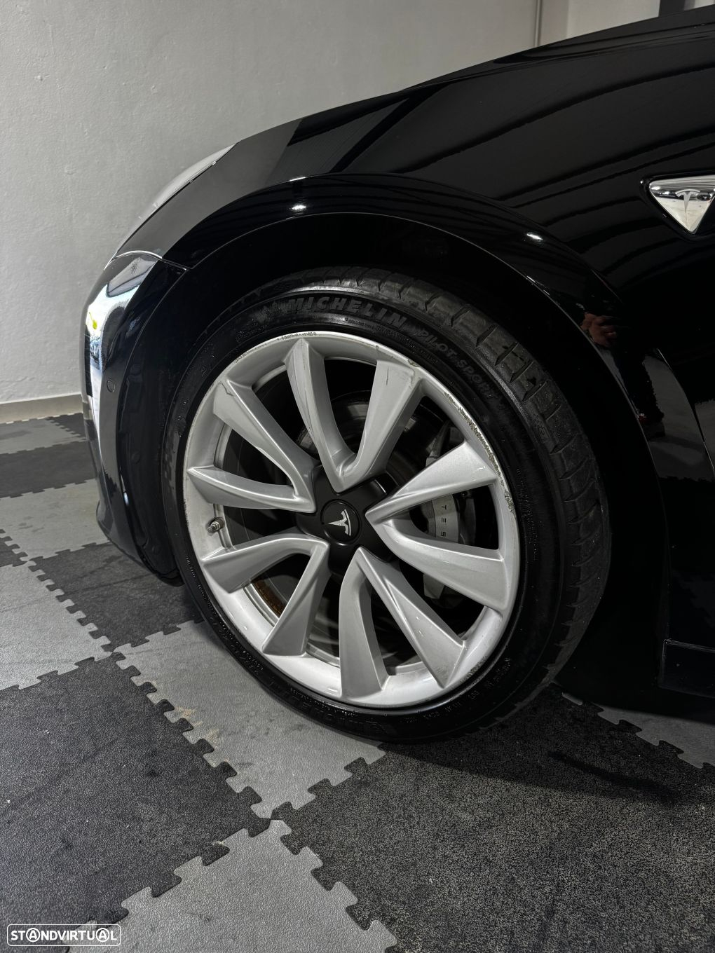 Tesla Model 3 - 12
