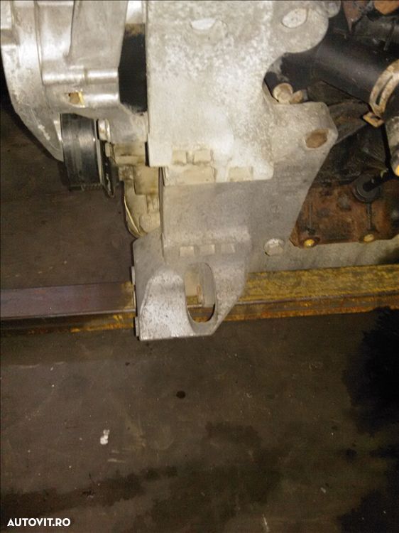 suport motor volkswagen t5 1.9tdi an fabr. 2008 - 1